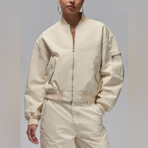 Jordan Women’s Renegade
Lightweight Jacket - Picture 1 of 8